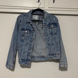 NWT Old navy Light wash distressed denim jacket